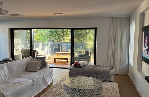 Paddington Casa | Family wonderland! Spacious family home in Red Hill