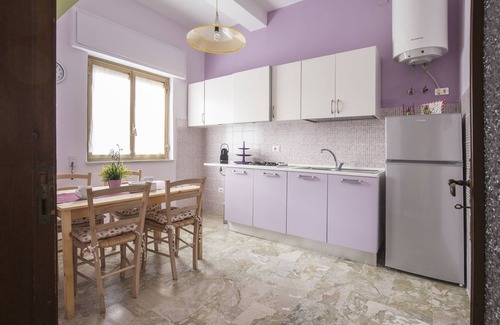 Cefalu Apartamento | Familyholidays Magnolia. Apartamentos en villa con jardín cerca del mar.