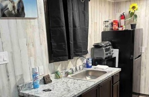 Azle Cabina | Fancy country cabin, POOL with covered deck, kayaks! near everything! 1 gig WiFi