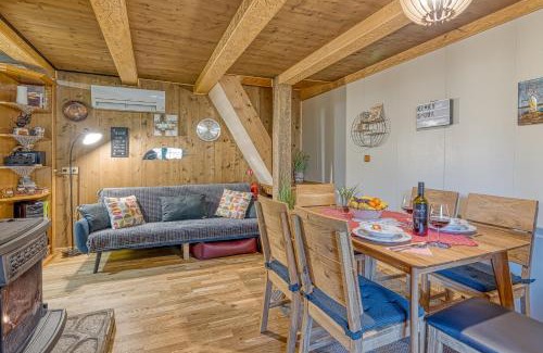 Kostel Chalet De Esquí | Fani's Riverside Cottage - Happy Rentals