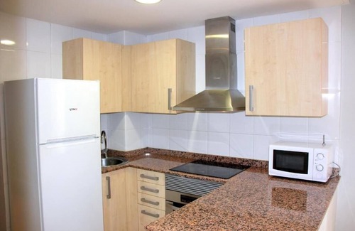 Castelldefels Apartamento | FANTÁSTICO APTO. EN CASTELLDEFELES (Barcelona) CON PISCINA, 5 pers.