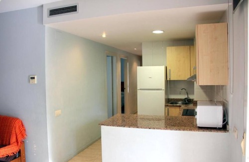 Castelldefels Apartamento | FANTÁSTICO APTO. EN CASTELLDEFELES (Barcelona) CON PISCINA, 5 pers.