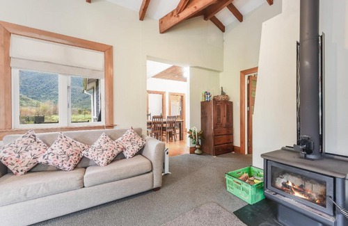 Saint Omer Casa | Fantail Cottage Kaiuma Bay - Havelock Holiday Home