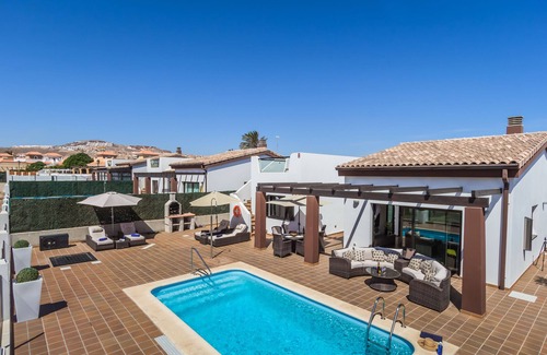 Caleta de Fuste Villa | Nueva villa independiente en primera línea en el prestigioso campo de golf de Fuerteventura