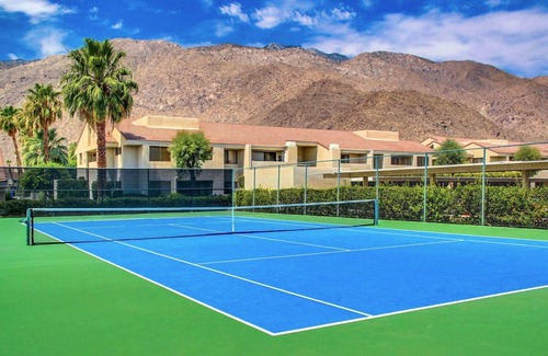 The Morrison Condominio | Fantastic 2-bedroom with AC in Palm Springs. Walk everywhere, Casino next door.