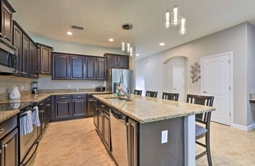 West Kissimmee Casa | Fantastic 2 KING bed EnSuite Villa w heated pool HOT TUB Mins to Disney