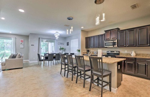 West Kissimmee Casa | Fantastic 2 KING bed EnSuite Villa w heated pool HOT TUB Mins to Disney