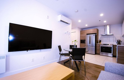 Cote-Des-Neiges—Notre-Dame-De-Grace Condominio | Fantastic 2BR*private patio*gym Indoor parking