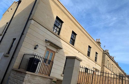 Bath Casa | Fantastic 3-bed house with parking