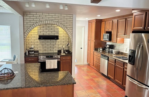 Lakeland Casa | Fantastic 4-bedroom house with AC in Lakeland