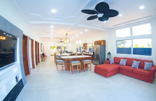 Playa San Blas Casa | Fantastic 5-bedroom beach house with private pool in Playa San Blas by Surf City
