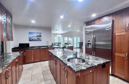 Southwest Anaheim Casa | Fantastic 5 Bedroom 4 bath home with new Pool & Jacuzzi