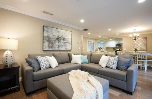 Anaheim Resort Casa | Fantastic 6 bedroom, 45 bath home (4 master Suites), pool home