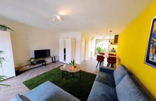 Tiel Apartamento | Fantastic 90m2 Two-Bedroom Apartment with Terrace - WA7B