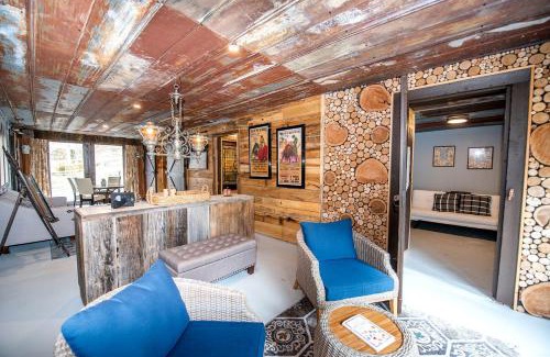 Sugar Grove Casa | Fantastic Barn Suite with Hot-tub and Petting Zoo in Sugar Grove, North Carolina