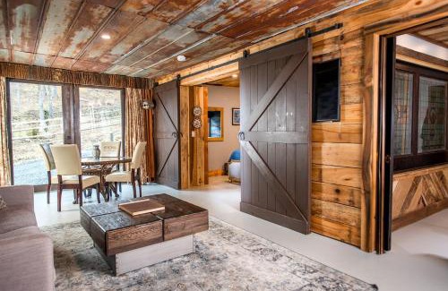 Sugar Grove Casa | Fantastic Barn Suite with Hot-tub and Petting Zoo in Sugar Grove, North Carolina