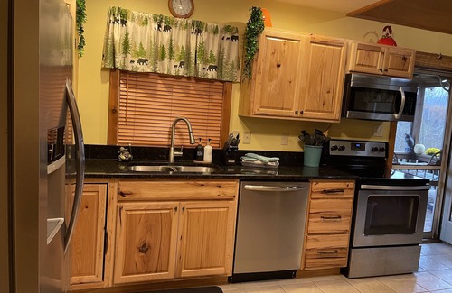 Bruceton Mills Cabina | Fantastic Cabin!!! Mountain Views King Bed Fast Wifi Veteran Owned