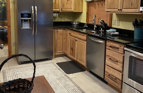 Bruceton Mills Cabina | Fantastic Cabin!!! Mountain Views King Bed Fast Wifi Veteran Owned
