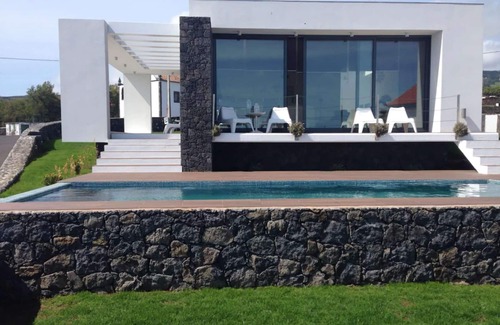 Angra do Heroismo Hotel | Fantástica Casa das Cinco - Azores