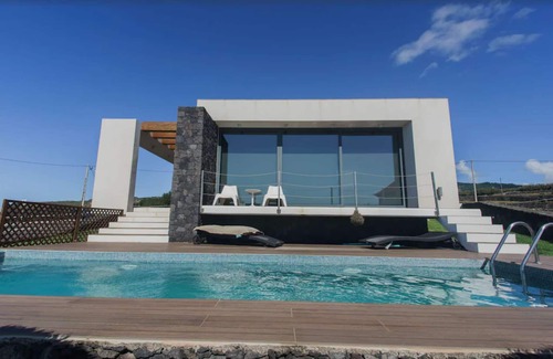 Angra do Heroismo Hotel | Fantástica Casa das Cinco - Azores