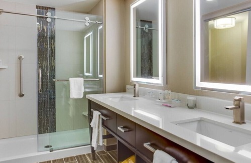 Hitch Village - Fred Wessels Homes Casa | Fantastic City View Room with Free Hot Breakfast
