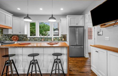 Mount Washington Casa | Fantastic Family Home in Central Mount Washington