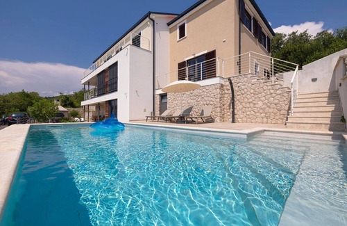 Dramalj Casa | Fantástica finca a sólo 480 metros de la playa con vistas al mar, piscina privada, lavadora