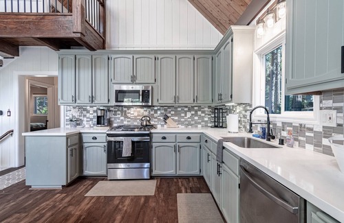 Lake Arrowhead Casa | Impresionante sala de juegos para toda la familia: ¡nueva remodelación!