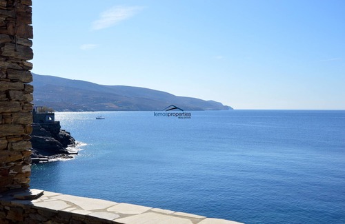 Koundouros Casa | Fantástica casa en el paseo marítimo con acceso directo al mar, en Koundouros