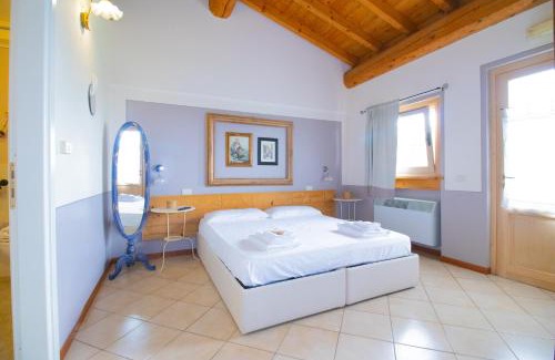 Lonato del Garda Apartamento | Fantastic lake view, swimming pool, BelloSguardo