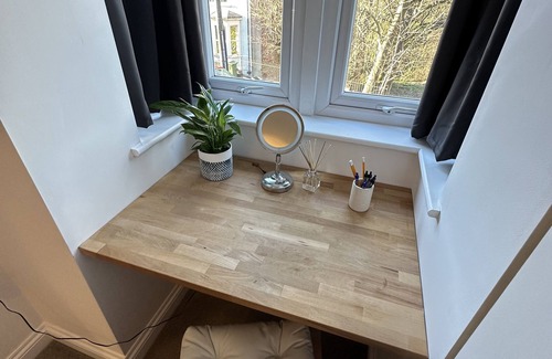 Windmill Hill Casa | Fantastic large town house situated 9 minute drive away from Bristol City Centre
