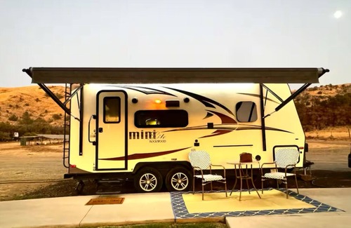 Kaweah Casa | Fantastic Little RV with AC in charming Exeter