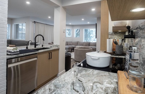 Village North Casa | Fantástica ubicación! Gran propiedad de 4 dormitorios, jacuzzi compartido, a pie de pueblo