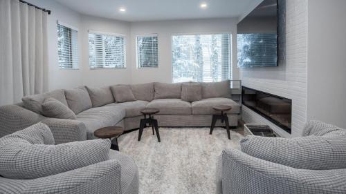 Village North Casa | Fantastic Location Spacious 4 Bed, Village Location Shared Hot Tub