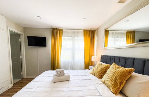 Burbank Casa | Fantastic Modern 3b 2bath home near NoHo West