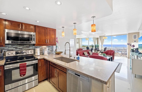 Waikiki Condominio | Fantastic Ocean View Unit- close distance to the beach, lagoon, mall, and more