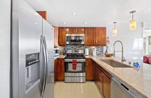 Waikiki Condominio | Fantastic Ocean View Unit- close distance to the beach, lagoon, mall, and more