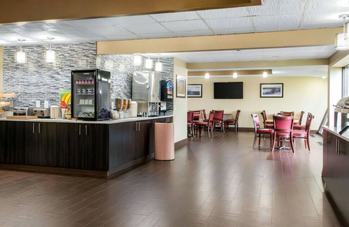 East Bloomington Casa | Fantastic Place! Enjoy Our Sparkling Indoor Pool