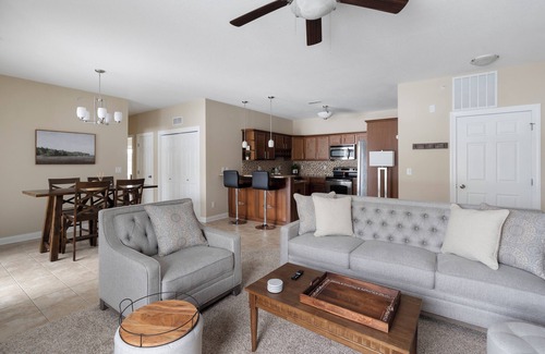 West Des Moines Condominio | Fantastic Safe w/Amenities 2.5 Bath Private Garage
