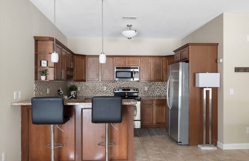 West Des Moines Condominio | Fantastic Safe w/Amenities 2.5 Bath Private Garage