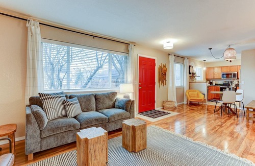 Redmond Casa | Fantastic Single Level Retreat, Pet Friendly, Near Downtown Redmond, Fenced Yard, AC, Washer/Dryer