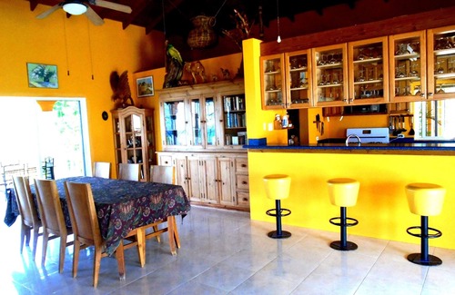 New Hope Villa | Fantástica y espaciosa villa con una gran piscina y vistas al mar en una zona muy segura.