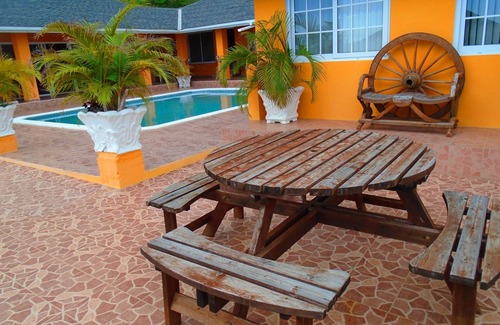 New Hope Villa | Fantástica y espaciosa villa con una gran piscina y vistas al mar en una zona muy segura.