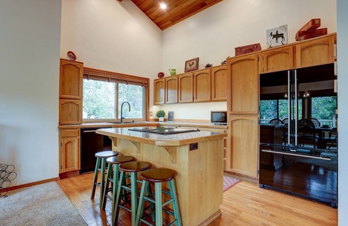 Sunriver Casa | Fantastic Sunriver Escape, Dog Friendly, Hot Tub, Bikes, SHARC Passes, A/C, Fireplace, Workstation