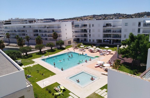 Lagos Apartamento | Fantastic Tranquil Apartment by the Pool