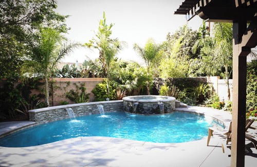 Southwest Anaheim Casa | Fantástica casa de 5 dormitorios y 4 baños con piscina y jacuzzi nuevos