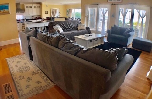 Hyannis Casa | Fantastic Waterfront Home on Bayview Beach (2198)