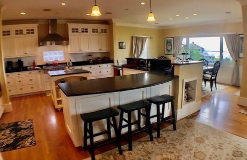 Hyannis Casa | Fantastic Waterfront Home on Bayview Beach (2198)