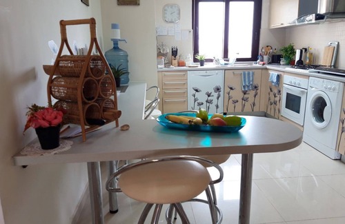 Esentepe Apartamento | Fantastisches 4 Zimmer Apartment mit Große Terrasse mit Steingarten Voller Blüte