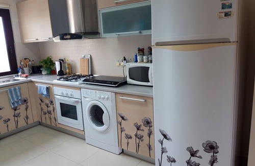 Esentepe Apartamento | Fantastisches 4 Zimmer Apartment mit Große Terrasse mit Steingarten Voller Blüte